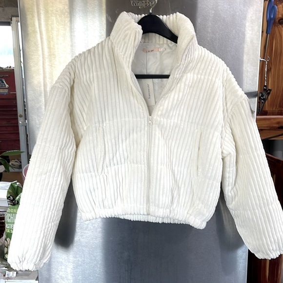 Mi Ami cropped cream puffer jacket! women’s size small new with tags, try onWear - Picture 1 of 14
